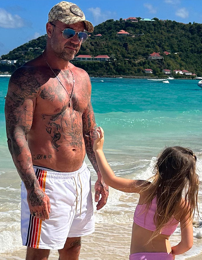 “Sick And Disturbing”: Justin Bieber’s Dad Slammed For Posting 6-Year-Old Daughter’s Bikini Pics 3