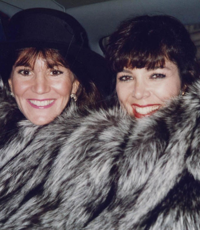 “Something Seems Off With This Pic”: Fans Crack Up Over Kris Jenner’s Photoshop Fail 4