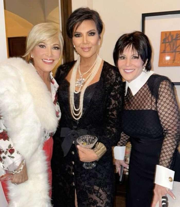 “Something Seems Off With This Pic”: Fans Crack Up Over Kris Jenner’s Photoshop Fail 5