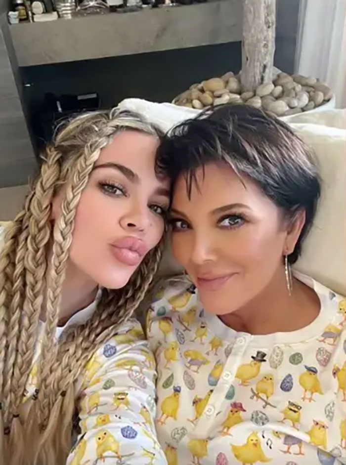 “Something Seems Off With This Pic”: Fans Crack Up Over Kris Jenner’s Photoshop Fail 8