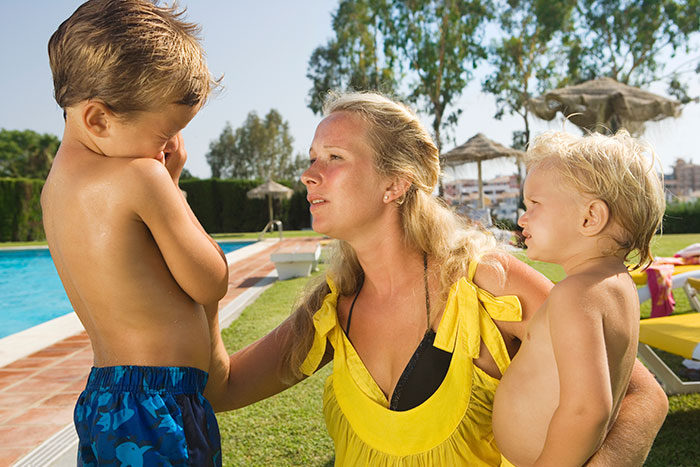 Mom Ignores 49 Empty Chairs, Sits Next To Tanning Woman And Immediately Starts A Moral Crusade 9