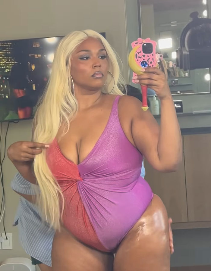 Lizzo Shows Off ‘Mermaid’ Ozempic Body In Tiny Swimsuit After Weight Loss Aid Confession 2