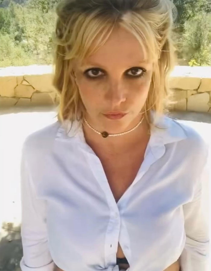 “Praying For Her”: Britney Spears’ Lingerie Photos Sparks Concern Amongst Fans 4
