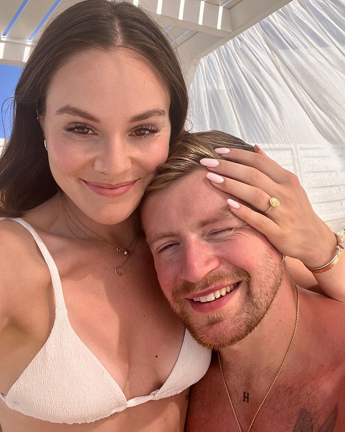 Gordon Ramsay’s Daughter Poses In Bikini During Miami Trip Ahead Of Wedding To Olympic Swimmer 7