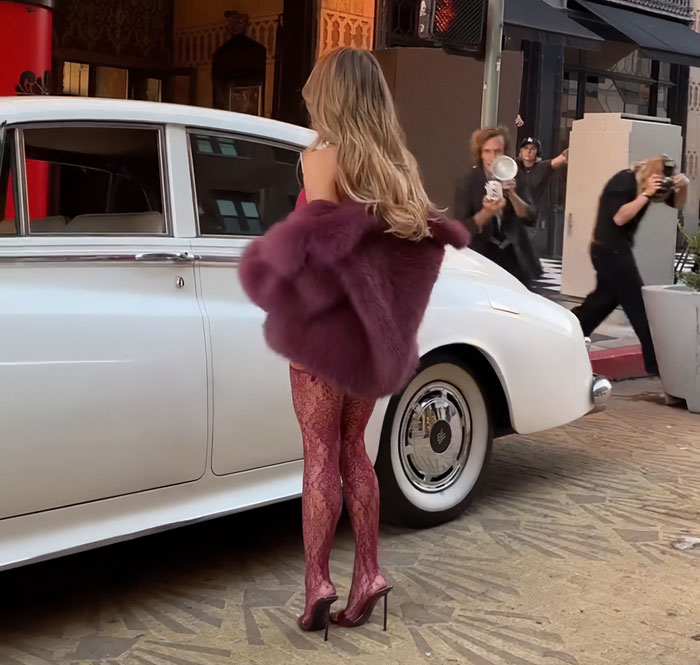 Sydney Sweeney Sparks Wild Reactions After Stepping Out In LA Wearing Only Lingerie 10